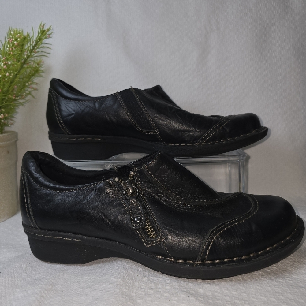 Clarks Bendables Black Leather Slip On Shoes Side Zip Womens Size 6 EUC